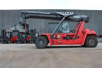 Brugt Kalmar DRG450-65S5, Laden container reachstacker