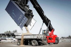 Kalmar reachstacker tomme container