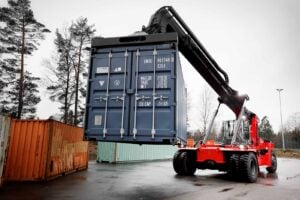 Kalmar reachstacker tom container