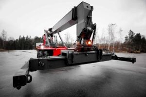 Kalmar reachstacker tom container