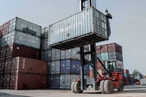 Kalmar reachstacker tom container