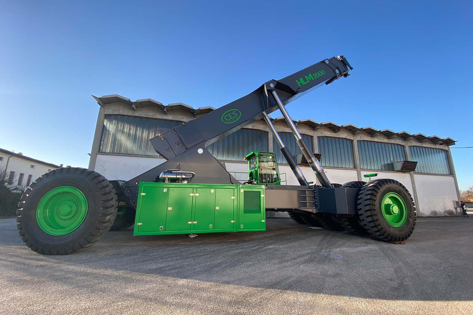 CES reachstacker HLM 2000