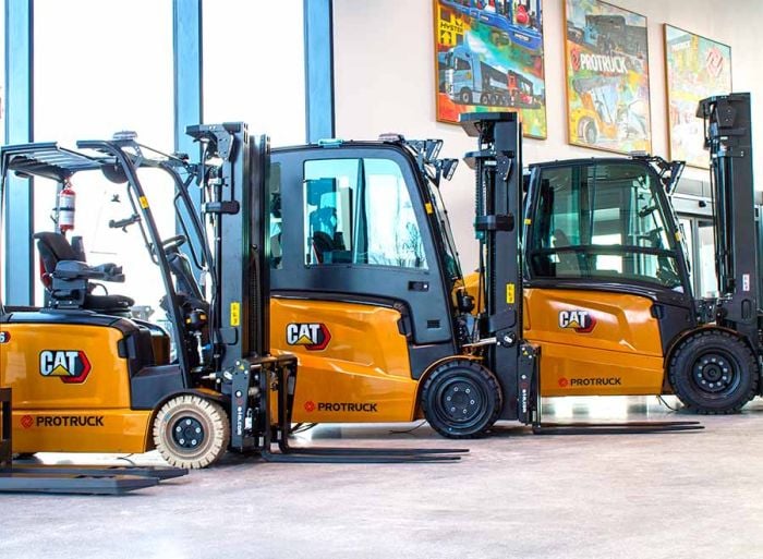 Cat Lift Trucks gaffeltrucks i Odder showroom