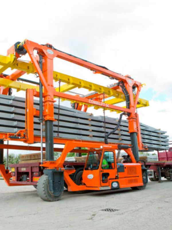 Straddle carriers fra Combilift